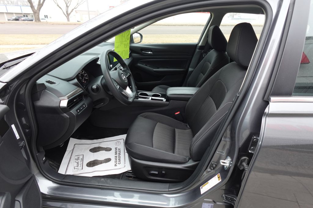 2024 Nissan Altima Image 9