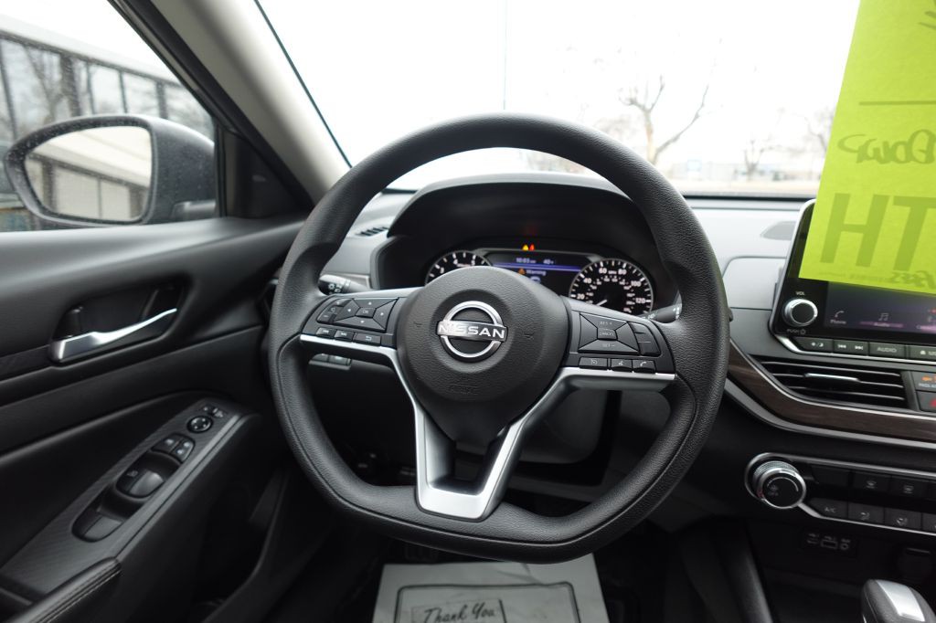 2024 Nissan Altima Image 14