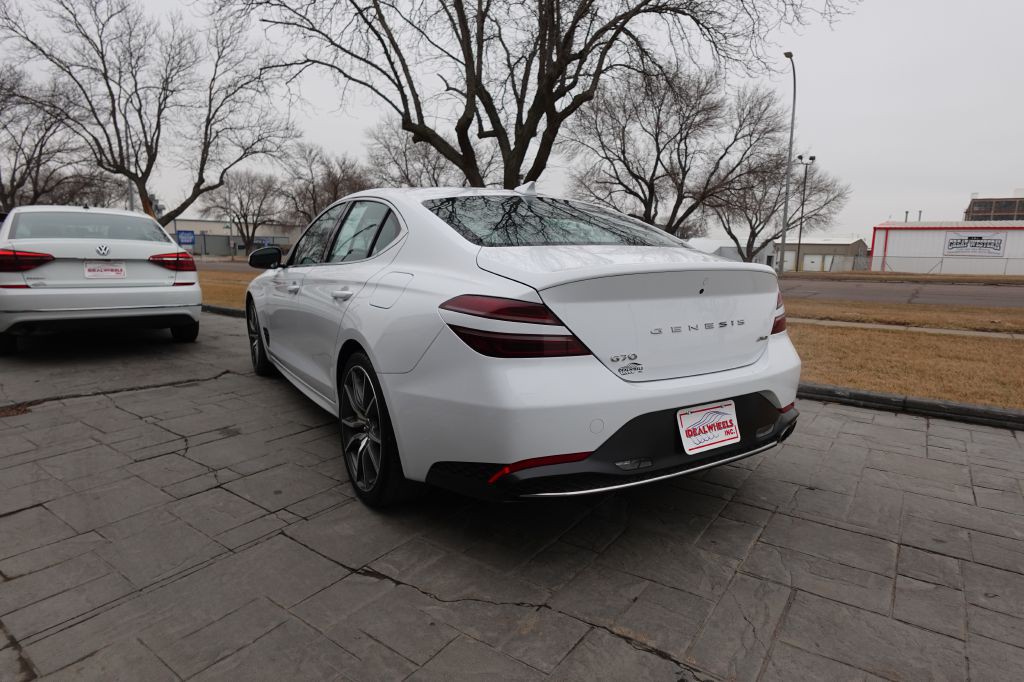 2023 Genesis G70 Image 4