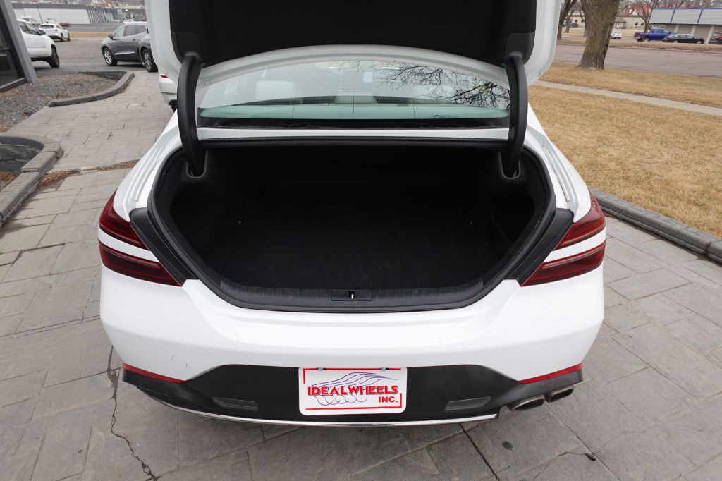 2023 Genesis G70 Image 11