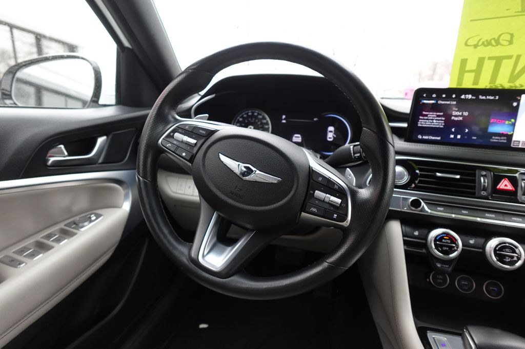 2023 Genesis G70 Image 14