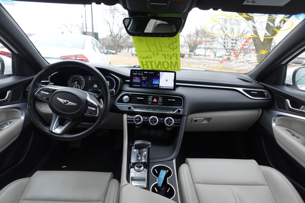 2023 Genesis G70 Image 15