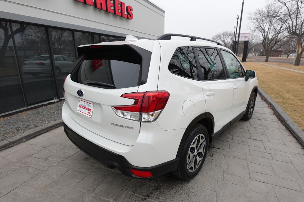 2021 Subaru Forester Image 2