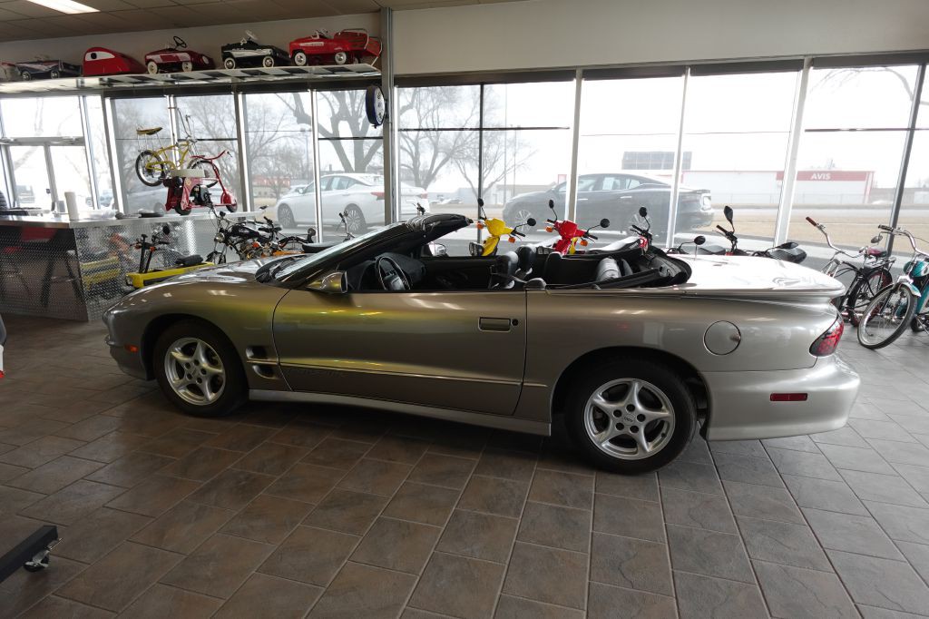 2000 Pontiac Firebird Image 2