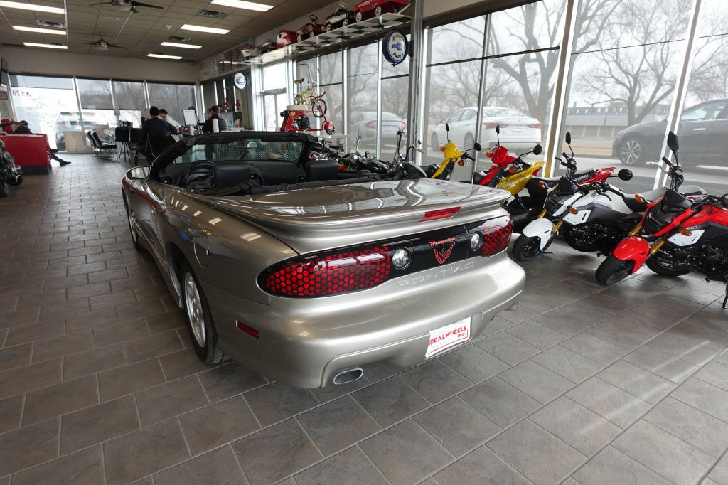 2000 Pontiac Firebird Image 3