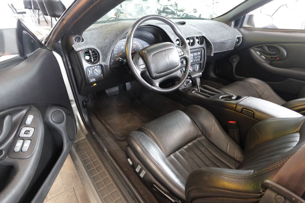 2000 Pontiac Firebird Image 9