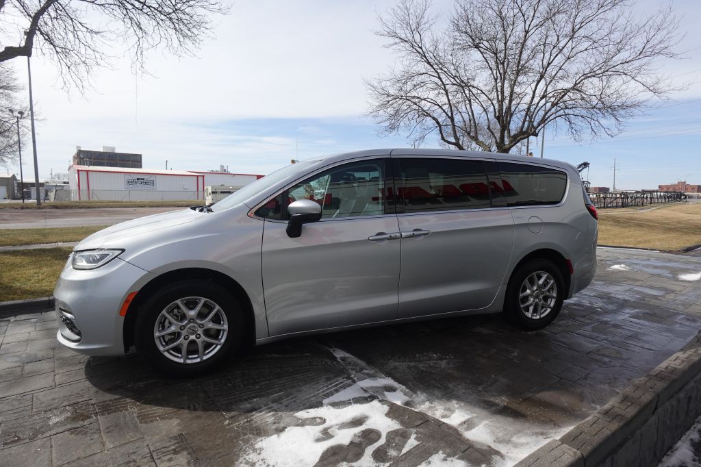2023 Chrysler Pacifica Image 6