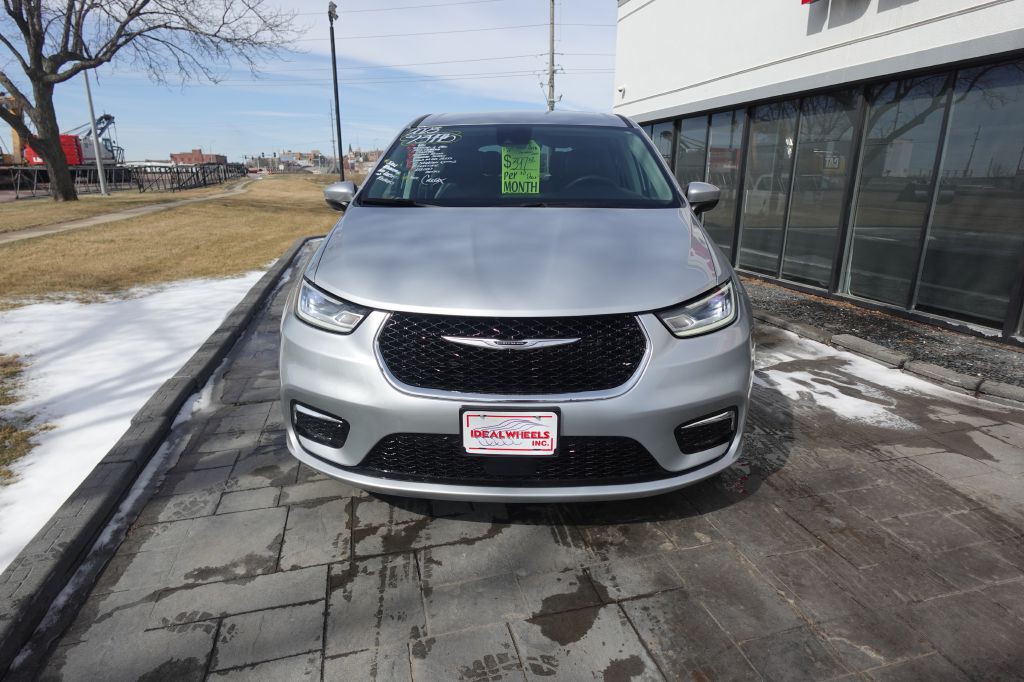 2023 Chrysler Pacifica Image 8