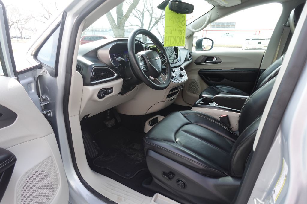 2023 Chrysler Pacifica Image 9