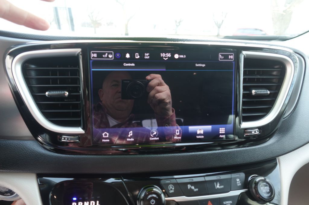 2023 Chrysler Pacifica Image 10