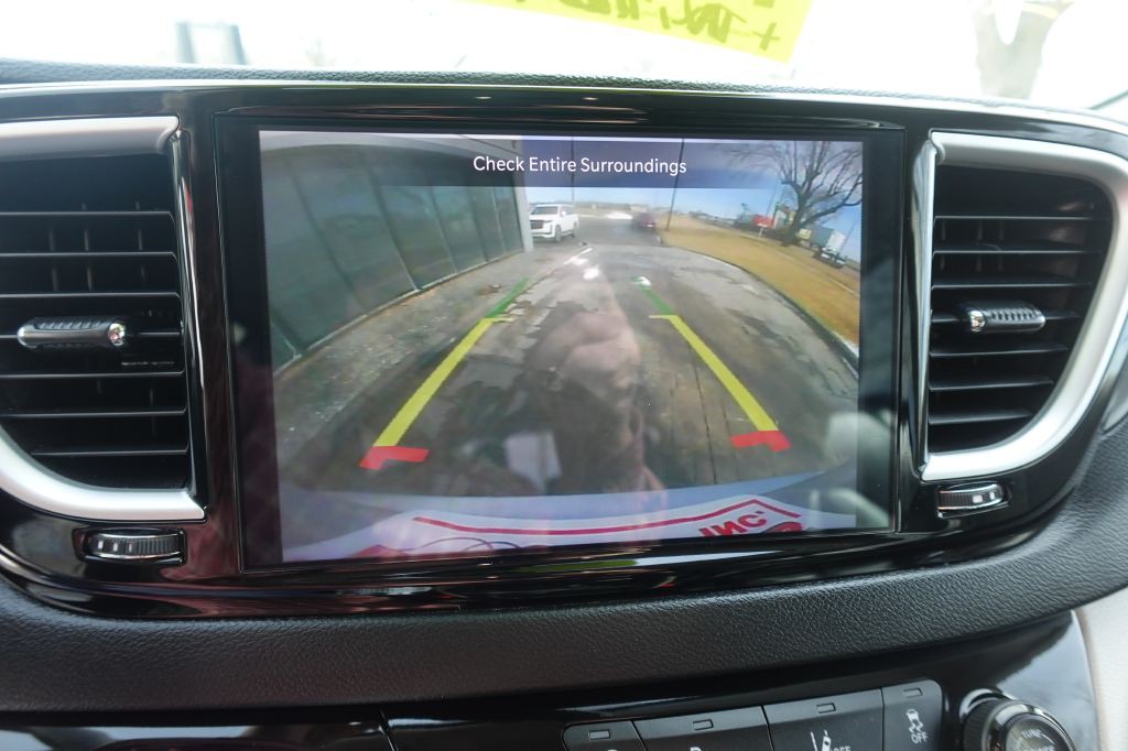 2023 Chrysler Pacifica Image 11