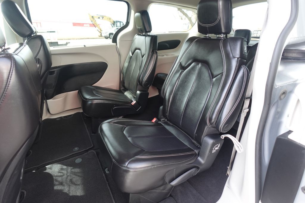 2023 Chrysler Pacifica Image 13