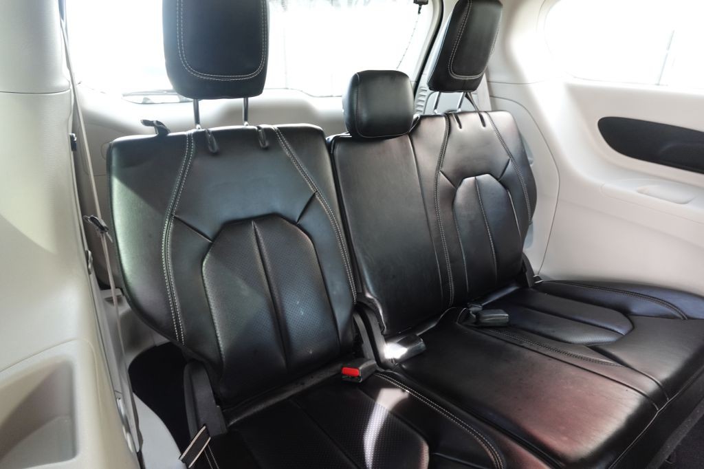 2023 Chrysler Pacifica Image 16