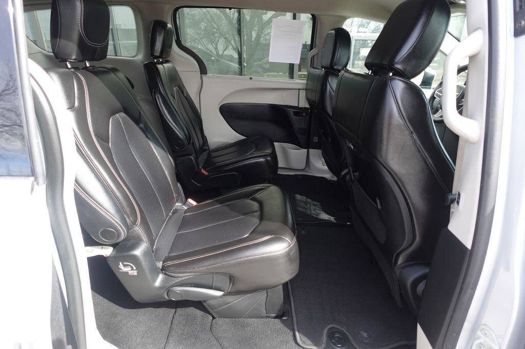 2023 Chrysler Pacifica Image 17
