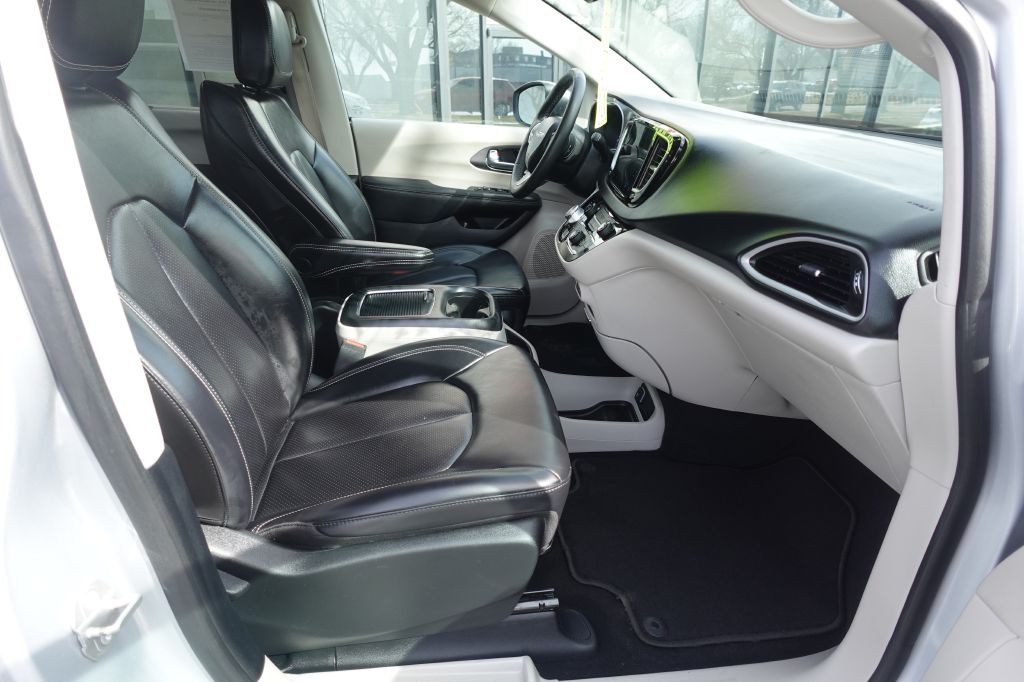 2023 Chrysler Pacifica Image 18