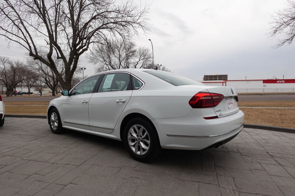 2017 Volkswagen Passat Image 5