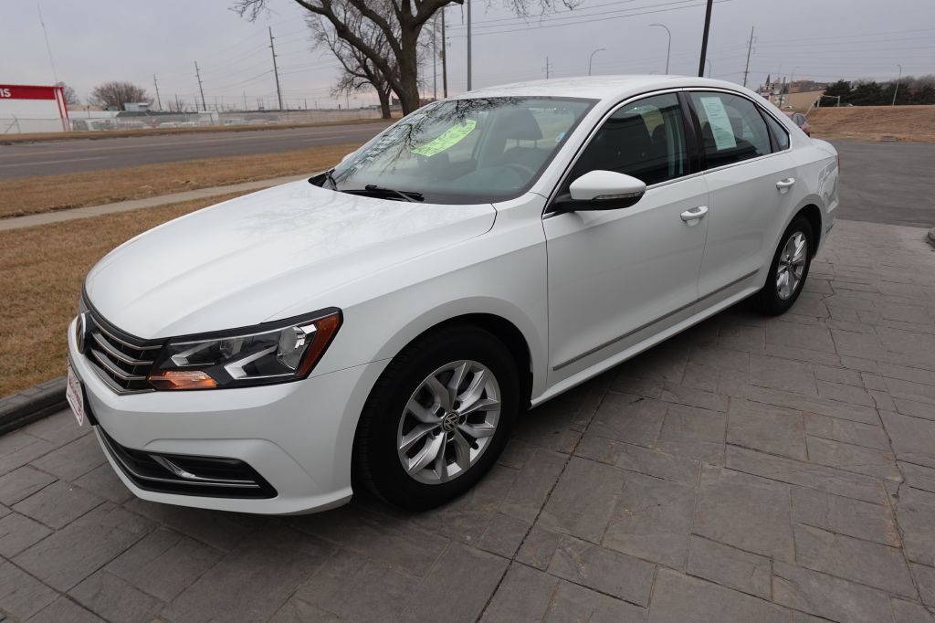 2017 Volkswagen Passat Image 7