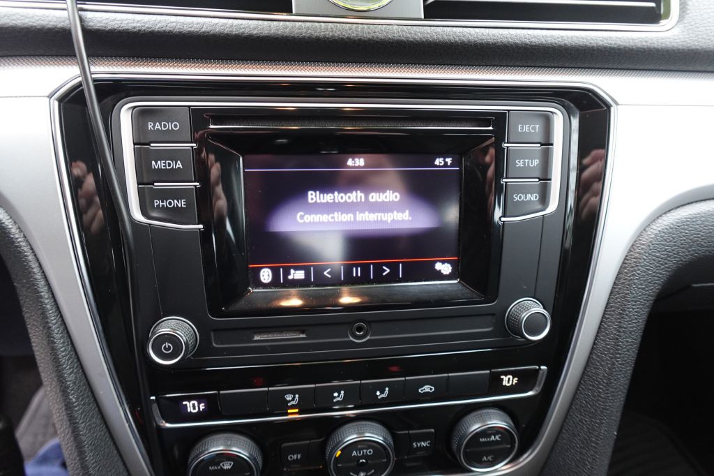 2017 Volkswagen Passat Image 10