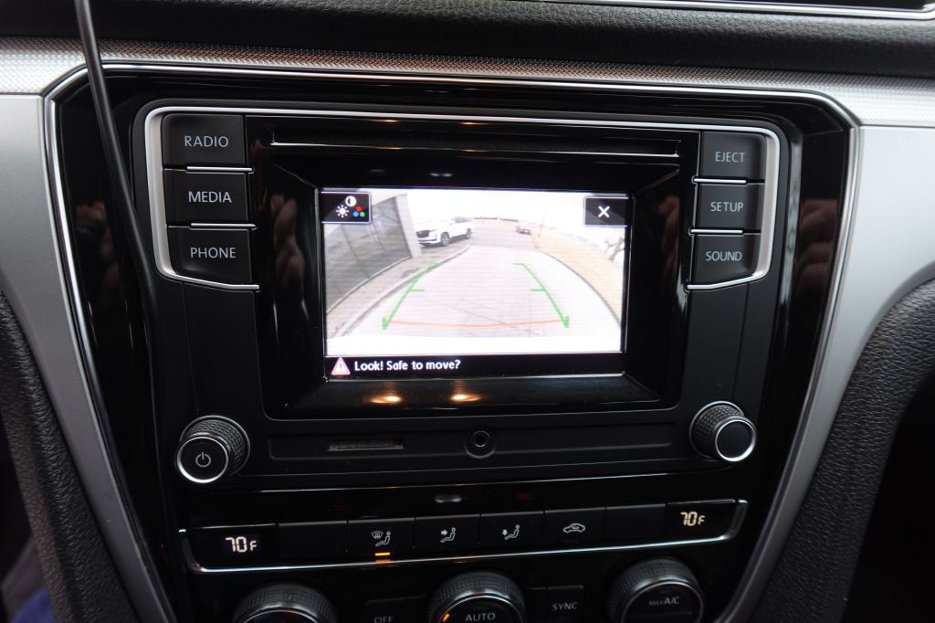 2017 Volkswagen Passat Image 11