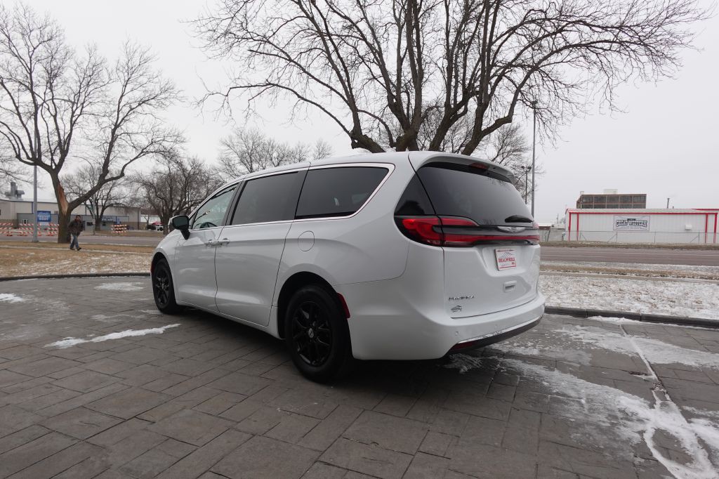 2023 Chrysler Pacifica Image 5