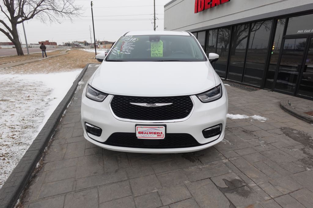 2023 Chrysler Pacifica Image 8