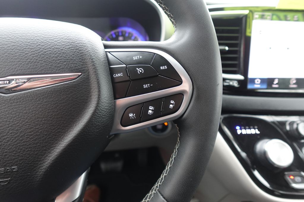 2023 Chrysler Pacifica Image 13