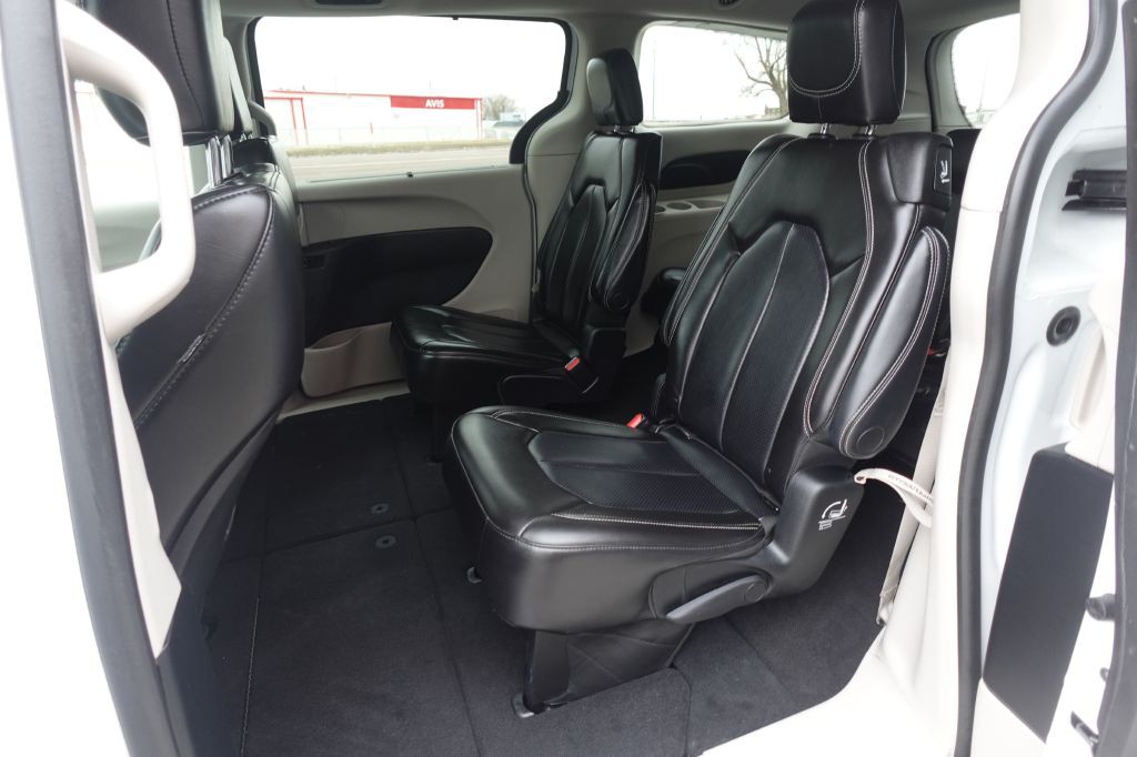 2023 Chrysler Pacifica Image 15