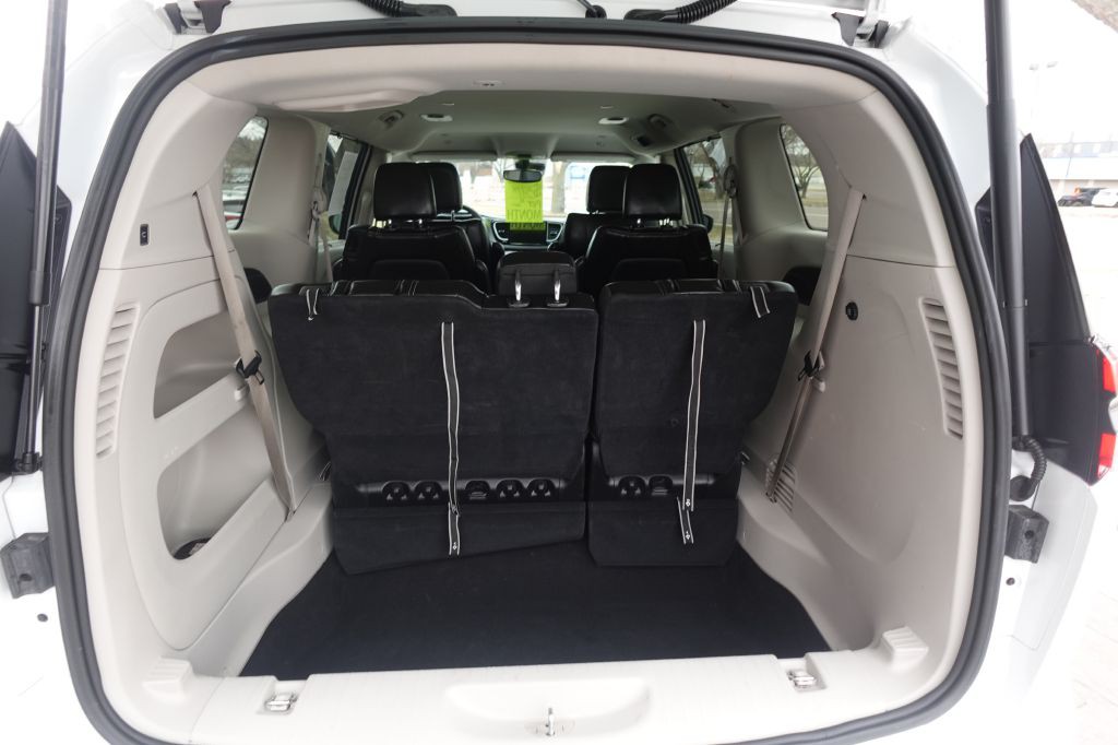 2023 Chrysler Pacifica Image 16