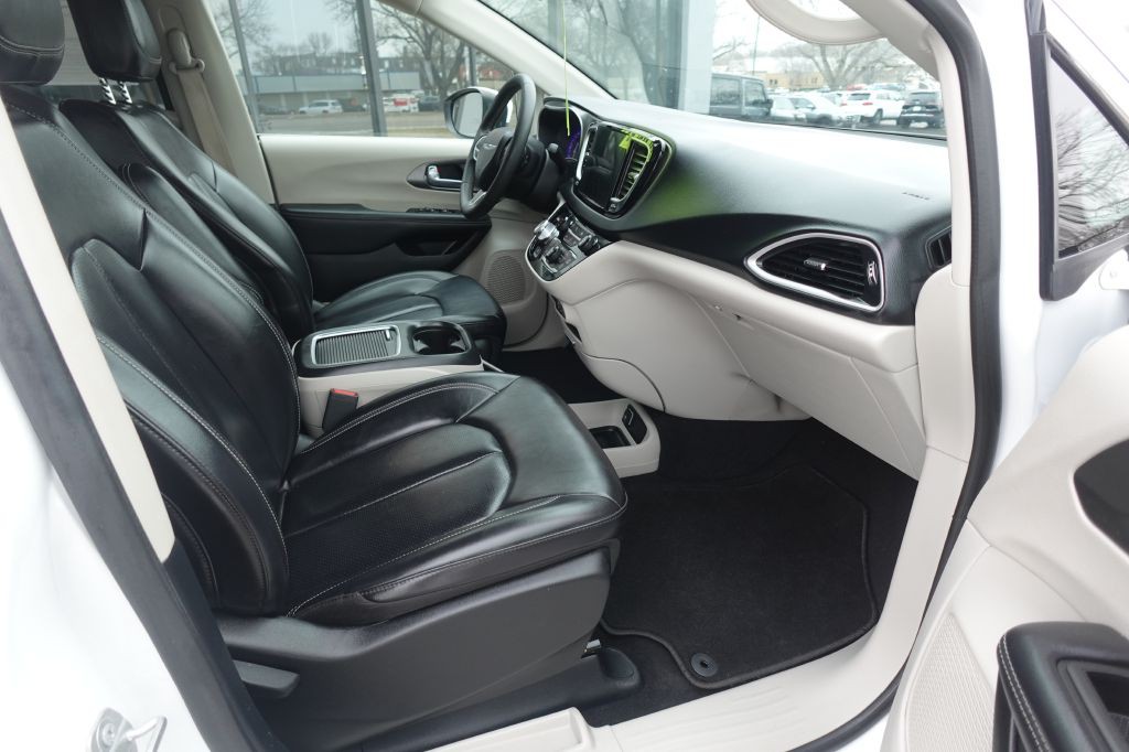 2023 Chrysler Pacifica Image 22