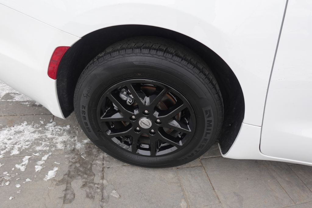 2023 Chrysler Pacifica Image 23