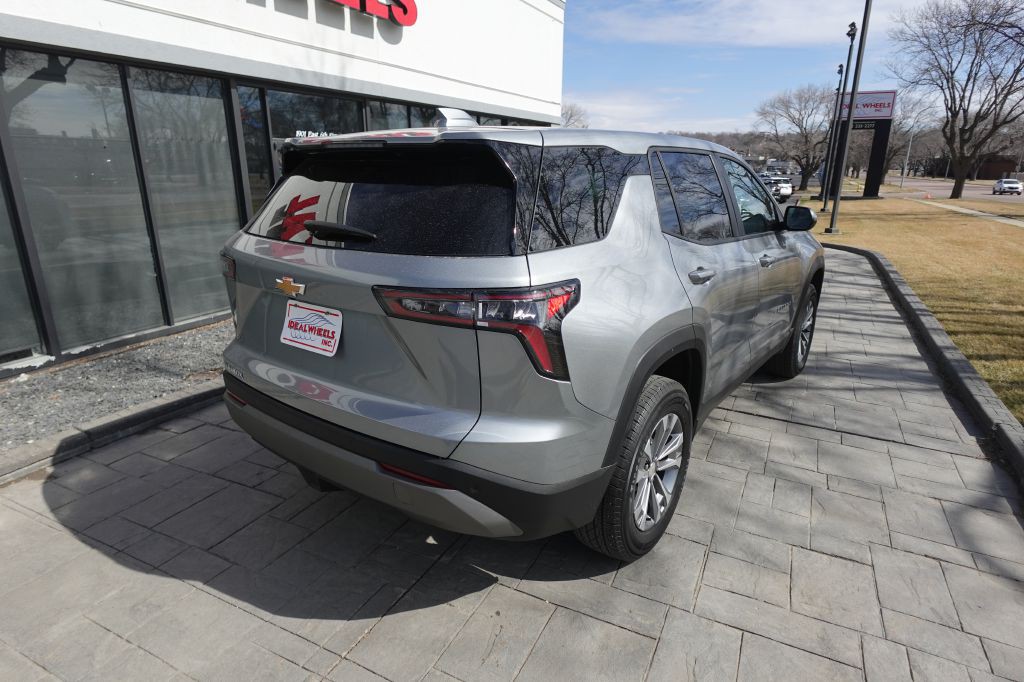 2025 Chevrolet Equinox Image 2