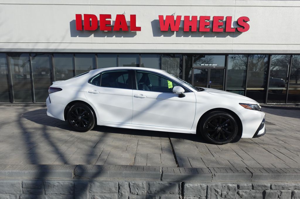 2024 Toyota Camry Image 1