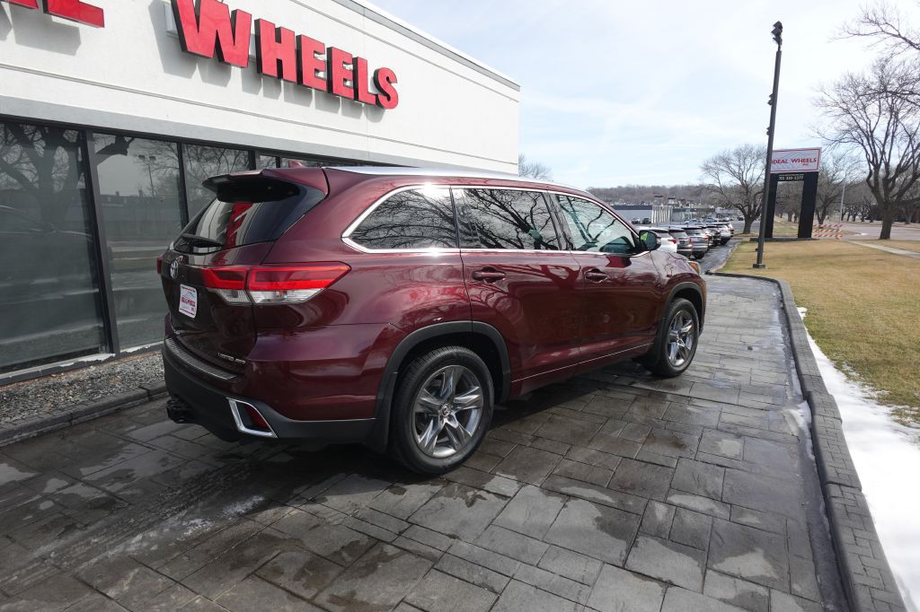 2017 Toyota Highlander Image 3