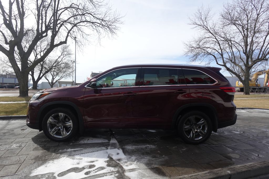 2017 Toyota Highlander Image 6