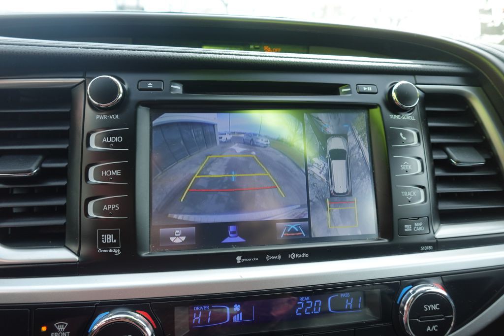 2017 Toyota Highlander Image 12