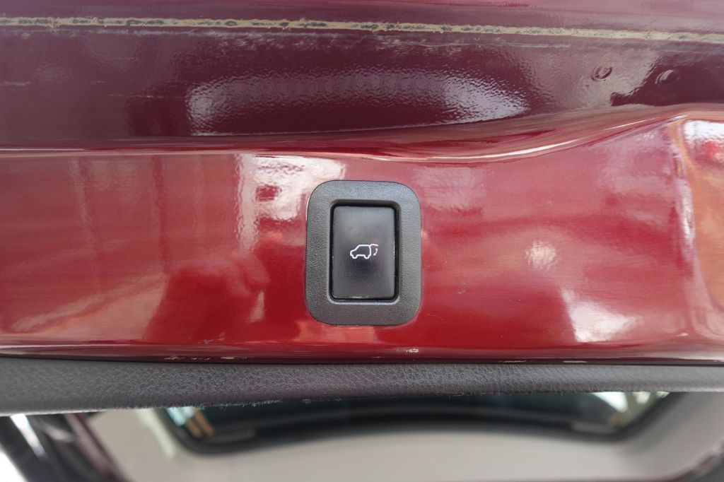 2017 Toyota Highlander Image 17