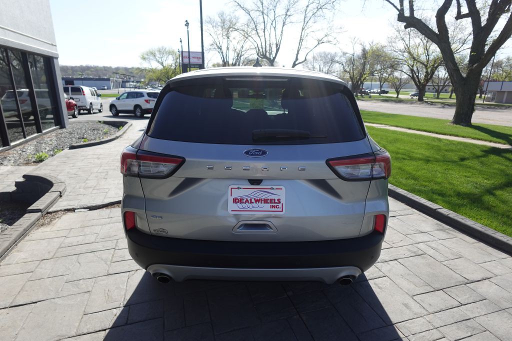 2022 Ford Escape Image 3