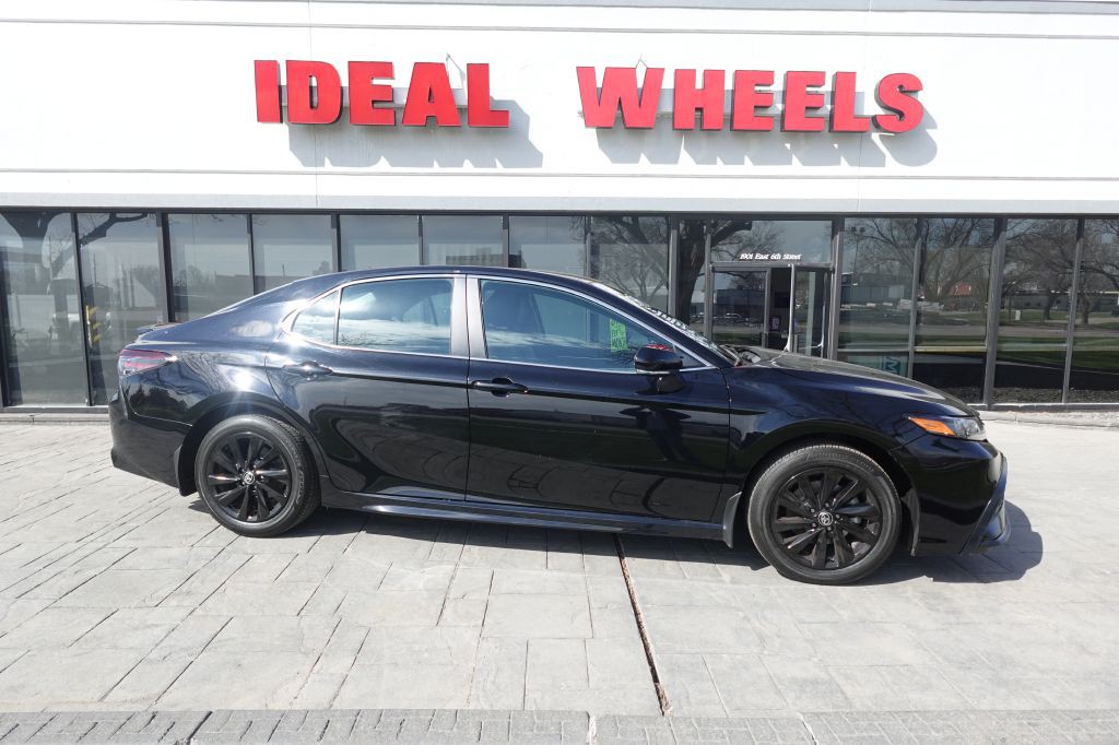 2024 Toyota Camry Image 1