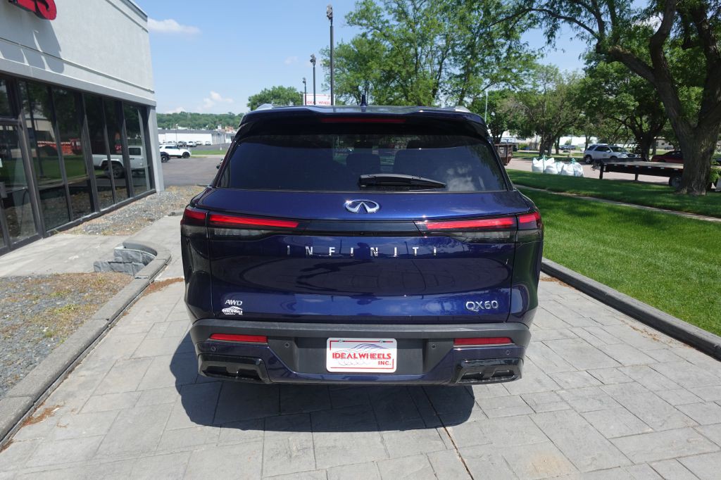 2023 INFINITI QX60 Image 3