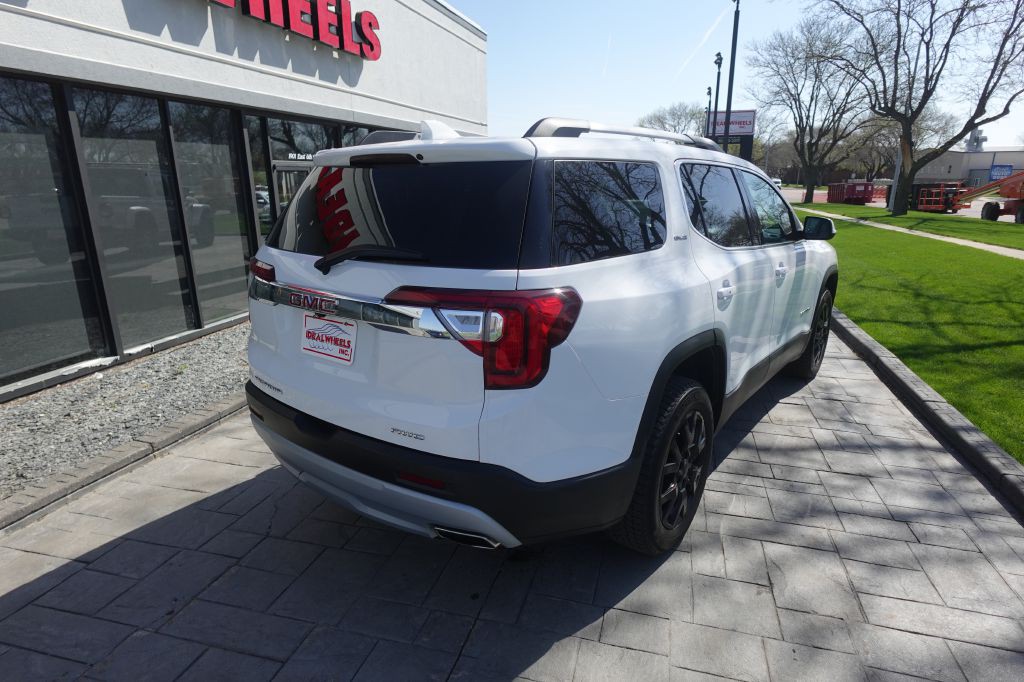 2023 GMC Acadia Image 2