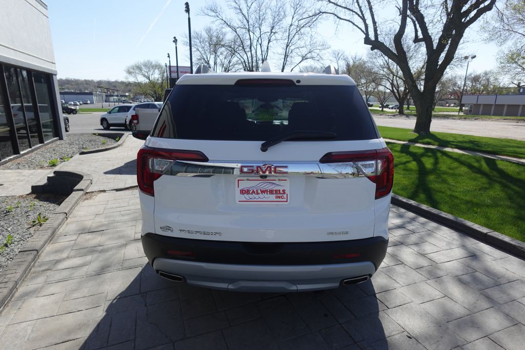2023 GMC Acadia Image 3