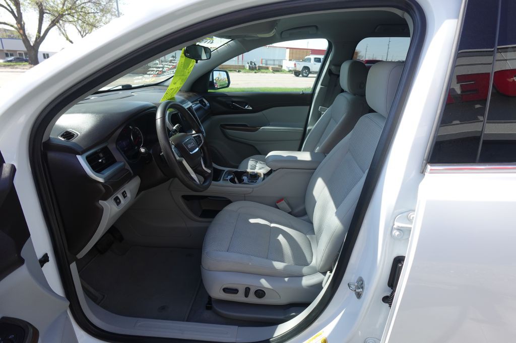 2023 GMC Acadia Image 9
