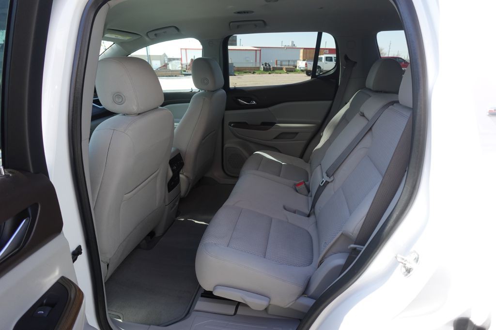 2023 GMC Acadia Image 10