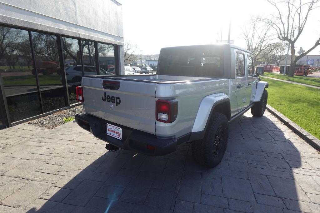 2022 Jeep Gladiator Image 2