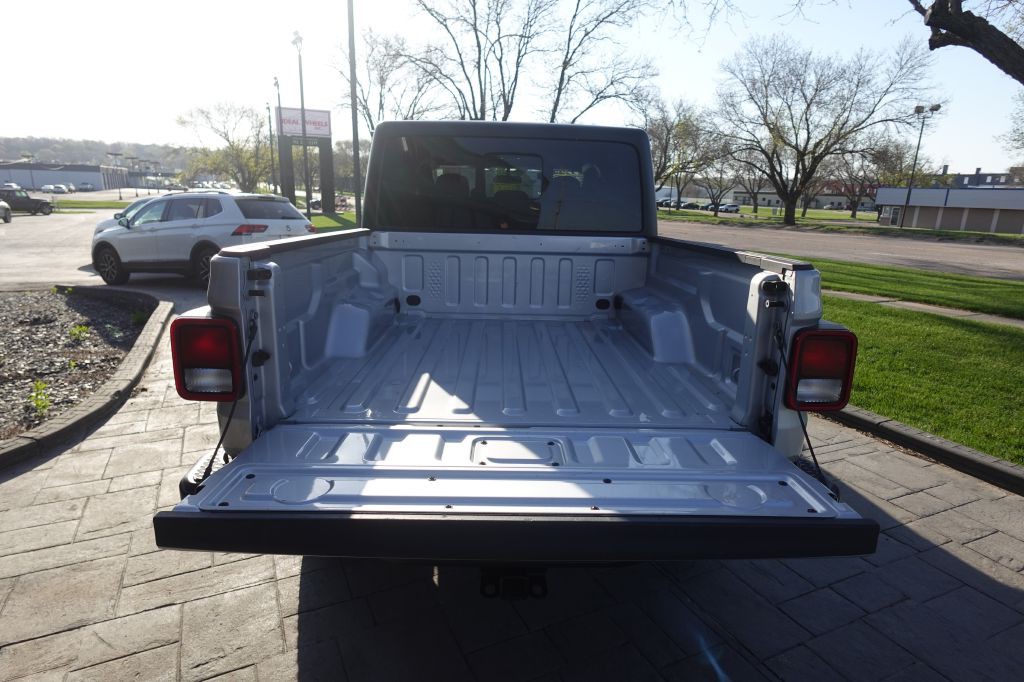 2022 Jeep Gladiator Image 11