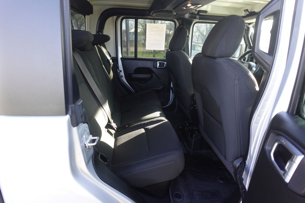 2022 Jeep Gladiator Image 12