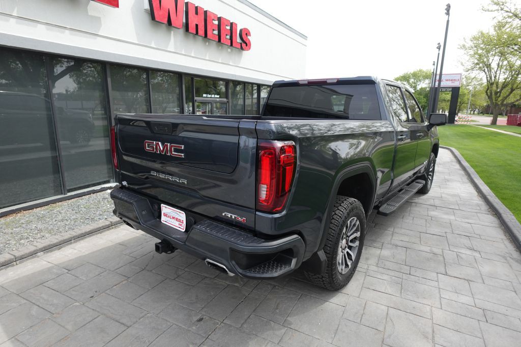2021 GMC Sierra Image 2