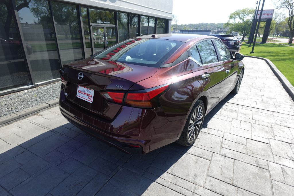 2024 Nissan Altima Image 2