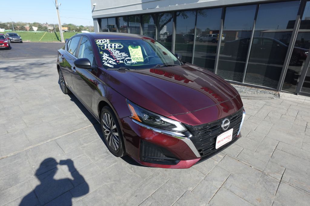 2024 Nissan Altima Image 8