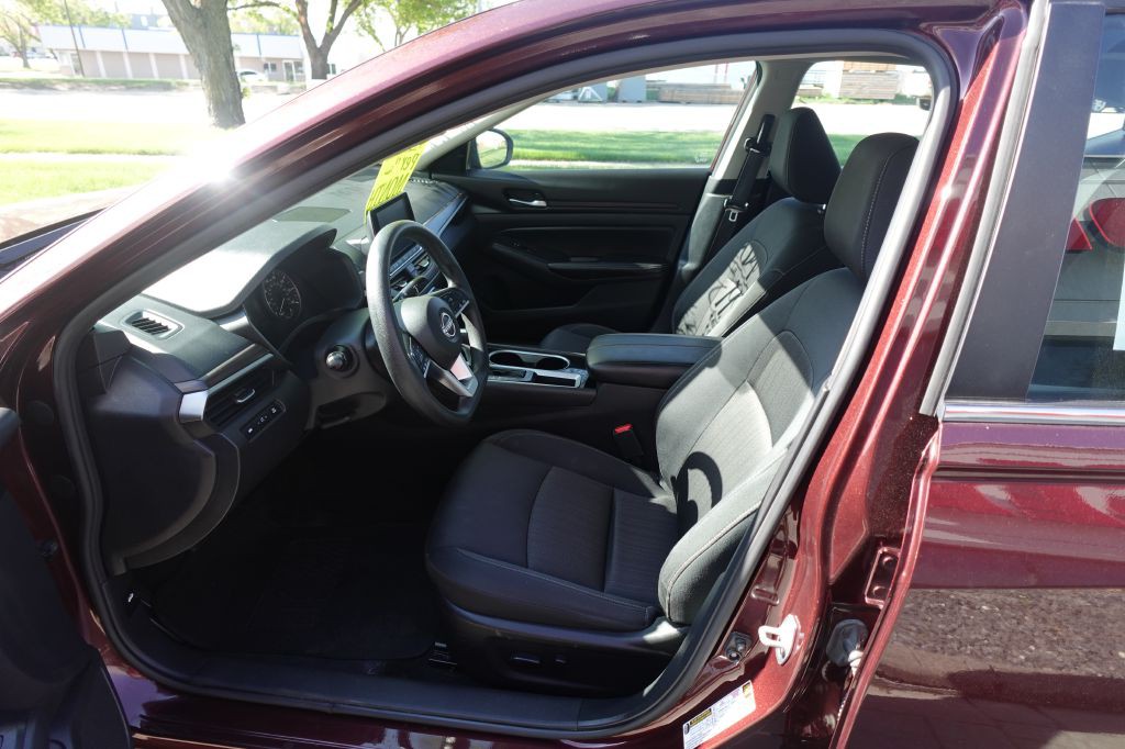 2024 Nissan Altima Image 9